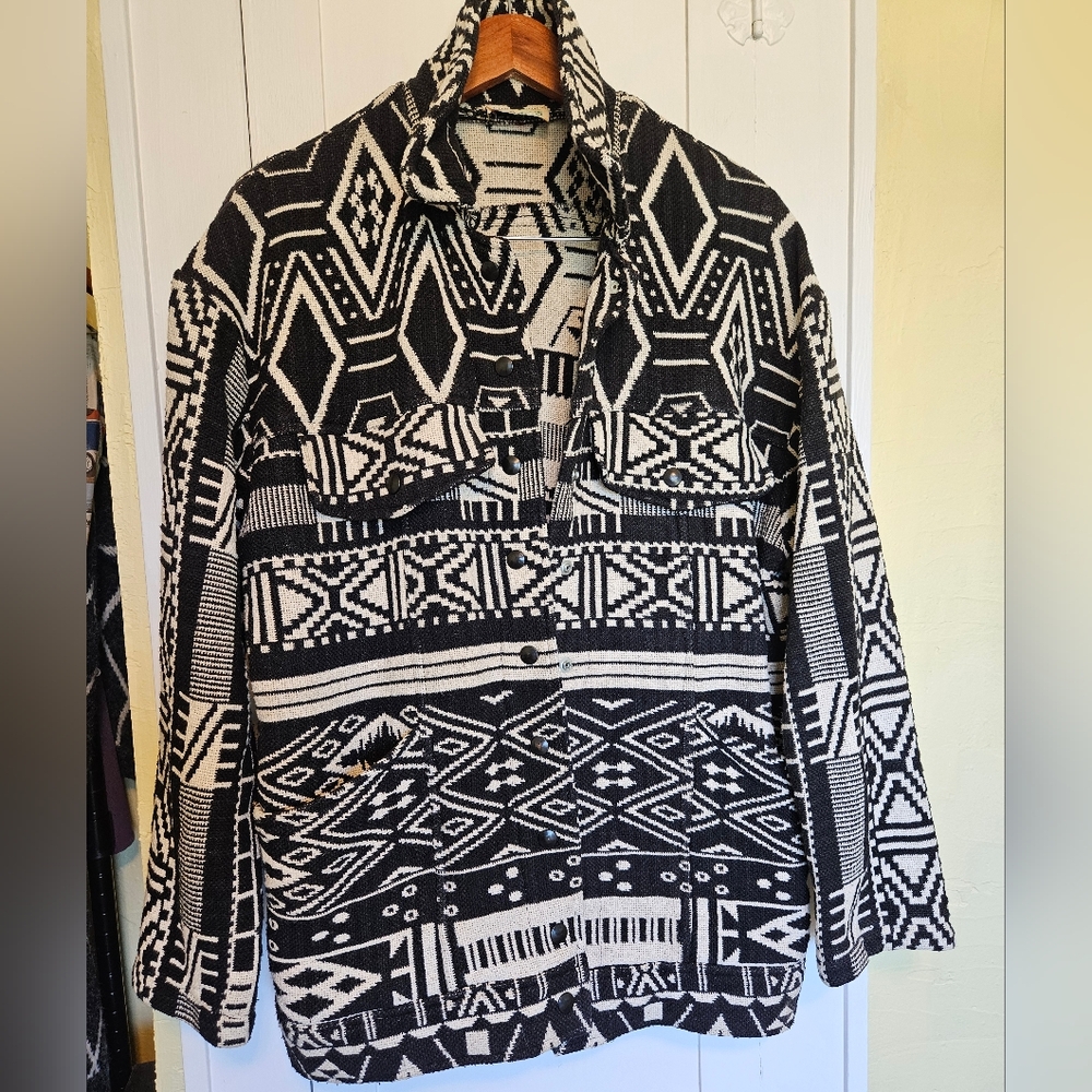 Black and White Geometric Pattern Jacket/Sweater By It's In The Bag Size Large